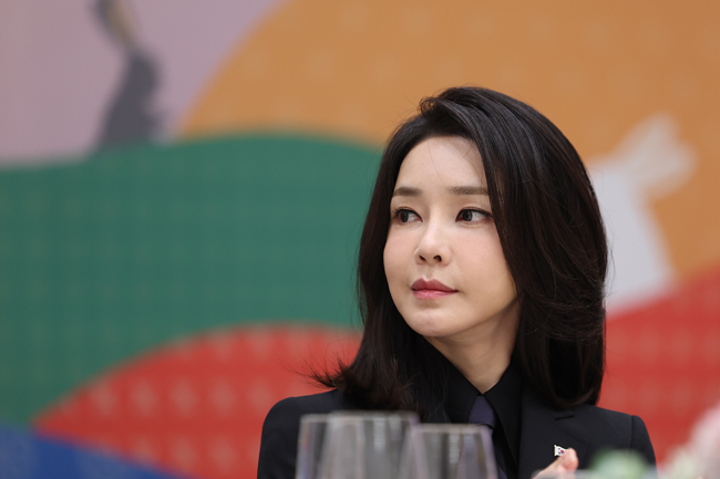 김건희 여사가 지난달 31일 청와대 영빈관에서 열린 주한 외교단을 위한 신년인사회에 참석하고 있다. 대통령실 제공