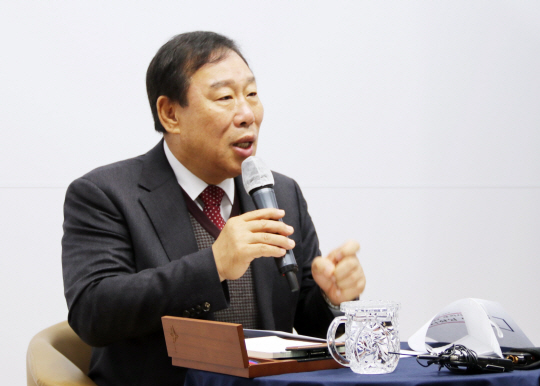 최민호세종시장이 지난해 12월 21일 시청 브리핑룸에서 송년 기자간담회를 열어 올해 시정 성과를 설명하고 있다. 연합뉴스