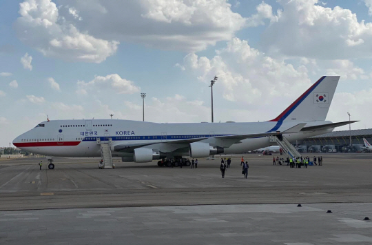 경기 성남 서울공항에 착륙해 있는 대통령 전용기. 탁현민 전 청와대 의전비서관 페이스북 캡처