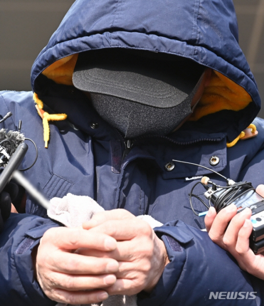 대도(大盜) 조세형(84) 씨가 영장실질심사에 출석하기 위해 지난 19일 오후 경기도 용인동부경찰서를 나서고 있다. 뉴시스