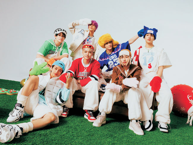 일할 때 들으면 신나고 힘 나는 노래들이 ‘노동요’라 불리며 큰 인기를 얻고 있다. 위부터 세븐틴의 스페셜 유닛 부석순, 뉴진스, NCT드림.  각 소속사 제공