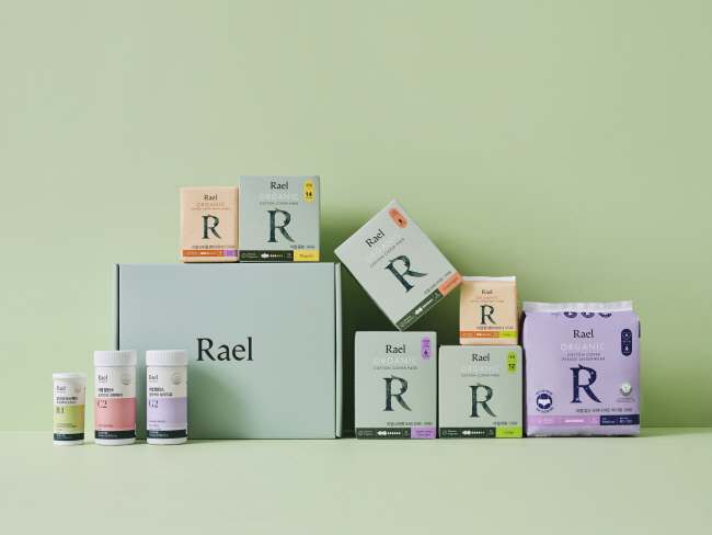 라엘 정기구독 서비스 상품인 생리대와 팬티라이너, 탐폰. 라엘코리아 제공