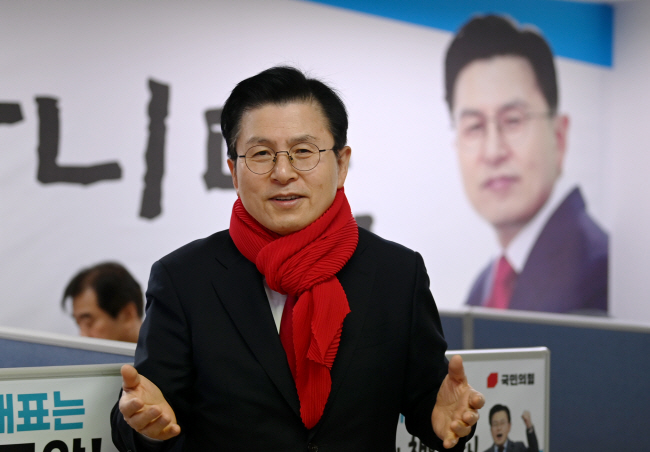 황교안 국민의힘 당 대표 후보가 지난 24일 서울 여의도 후보 사무실에서 문화일보와 인터뷰를 갖고 김기현 후보의 사퇴를 주장하고 있다.  윤성호 기자