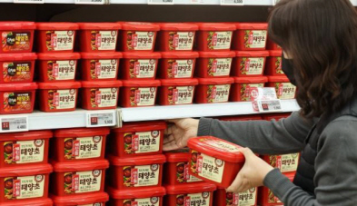 대형마트에 진열된 고추장. 연합뉴스