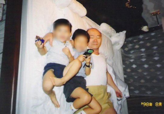 고 전두환 전 대통령의 손자이자 전 전 대통령의 차남 전재용 씨의 아들이라고 주장한 전모 씨가 14일 인스타그램에 올린 어린시절 사진. 인스타그램 캡처