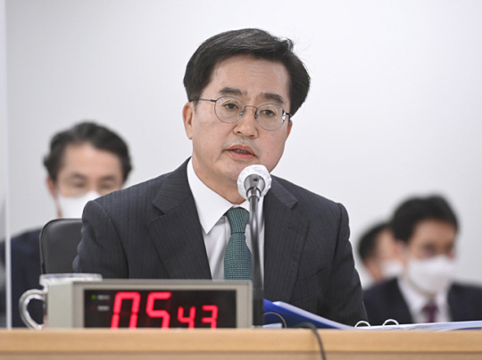 김동연 경기도지사가 국회에서 발언하는 모습. 뉴시스