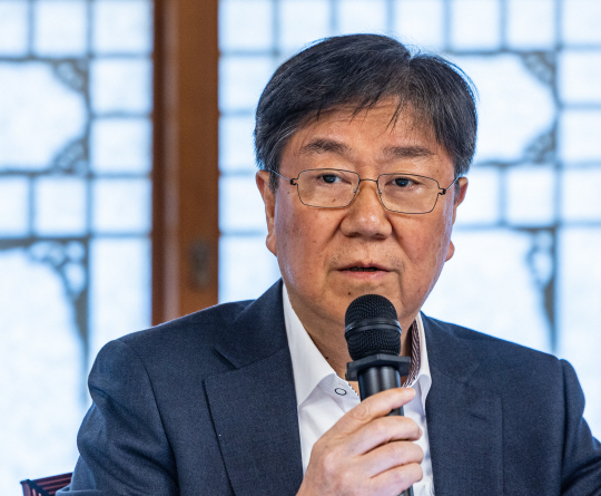 김대기 대통령 비서실장이 19일 오후 서울 종로구 총리공관에서 한덕수 국무총리와 국민의힘 김기현 대표 등 당과 정부, 대통령실 핵심관계자들이 참석한 가운데 열린 당정 협의에서 발언하고 있다. 연합뉴스