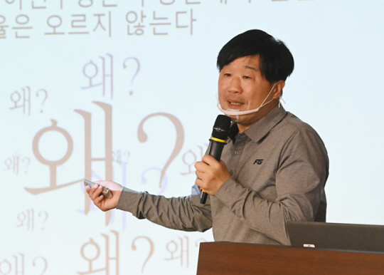 강연하는 서민 단국대 교수.뉴시스