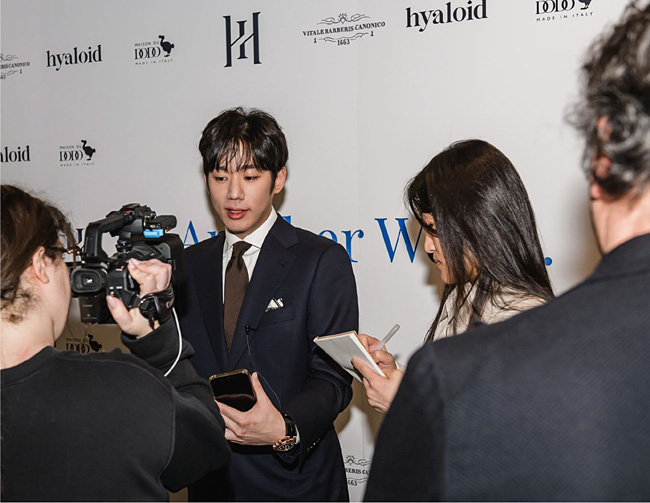 신상현 하이알로이드 대표가 브랜드 론칭 행사에서 외신과 인터뷰하는 모습. 하이알로이드 제공