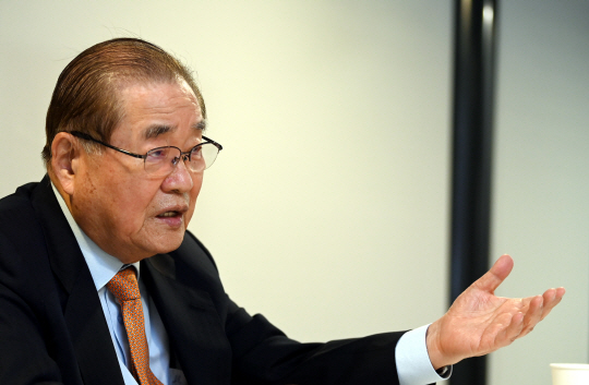 이종찬 이사장은 지난달 24일 문화일보와의 인터뷰에서 "이제 일본을 용서하되, 아픈 기억을 잊지는 말아야 한다"고 말했다. 이어 "예수가 십자가에 못 박혀 순교할 때 ‘하나님 이들은 무엇이 잘못인지 모르는 자들입니다. 이들을 용서하소서’라고 기도했다"면서 "이런 정신 자세가 필요하다"고 덧붙였다. 윤성호 기자