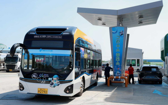 울산 온산공단에 위치한 일반 수소충전소. 울산시청 제공