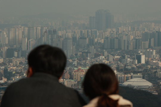 서울 남산에서 바라본 시내 아파트 단지. 연합뉴스