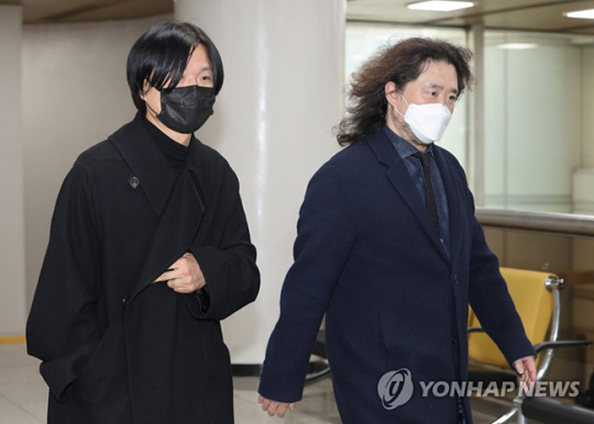 방송인 김어준(오른쪽)씨와 주진우 전 시사인 기자. 연합뉴스 자료 사진