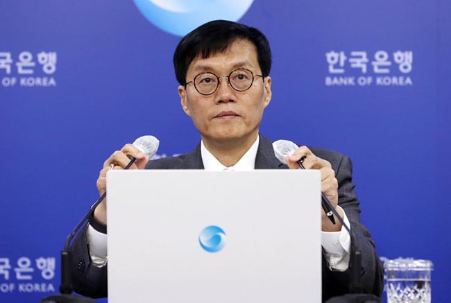 이창용 한국은행 총재가 지난 11일 서울 중구 한국은행에서 열린 통화정책방향 기자간담회에서 발언하고 있다. 사진공동취재단