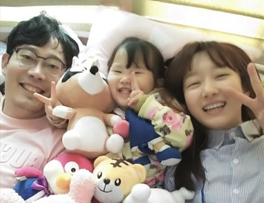 4명에게 장기를 기증하고 세상을 떠난 김민규(왼쪽) 씨와 가족. 연합뉴스