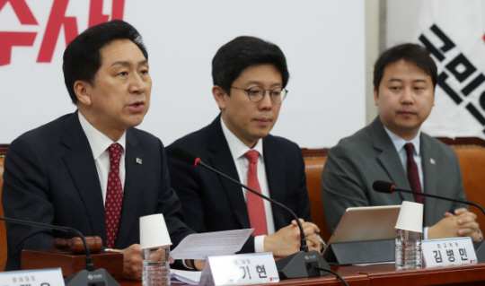 김기현(왼쪽부터) 국민의힘 대표와 김병민 최고위원, 장예찬 청년최고위원. 뉴시스