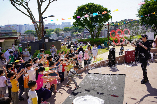 지난해 산마루놀이터에서 열린 어린이날 축제. 종로구청 제공