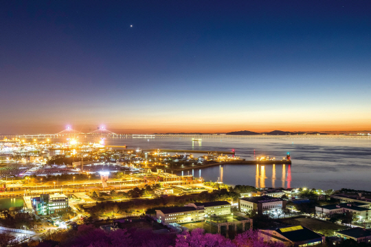 월미전망대에서 바라본 항구. 인천시청 제공