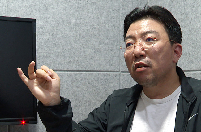 SG(소시에테제네랄)증권발 폭락 사태와 관련 검찰에 입건된 라덕연 H투자자문사 대표가 지난 1일 서울 모처에서 연합뉴스TV와 인터뷰를 하고 있다. 연합뉴스·연합뉴스TV 제공