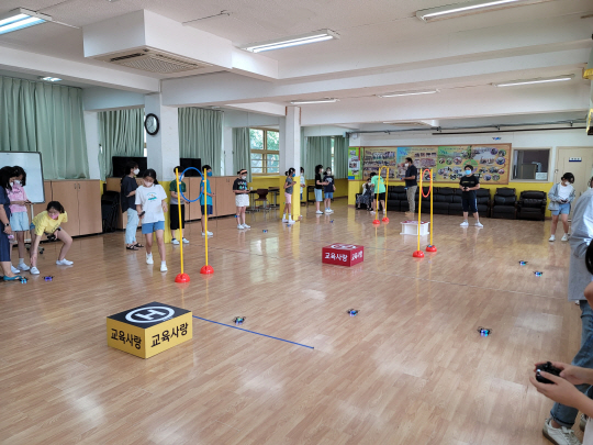 지난해 실시한 ‘찾아가는 드론 교육’ 현장. 서초구청 제공