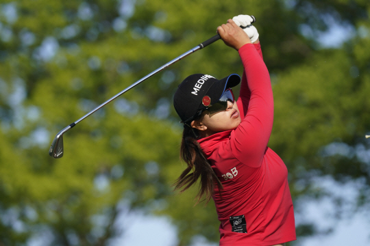 김세영이 12일 오전(한국시간) 미국 뉴저지주 어퍼 몽클레어 컨트리클럽에서 열린 LPGA투어 코그니전트 파운더스컵 1라운드 17번홀에서 티샷하고 있다. AP 연합뉴스