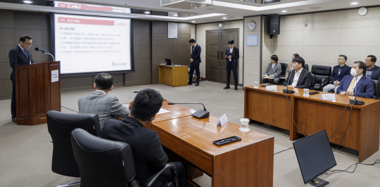 지난 4월 21일 마포구청 중회의실에서 시공사, 건설사업관리단, 설계사와 ‘당인동 주민편익시설 건립공사 민관협력 업무협약’을 체결했다. 마포구청 제공