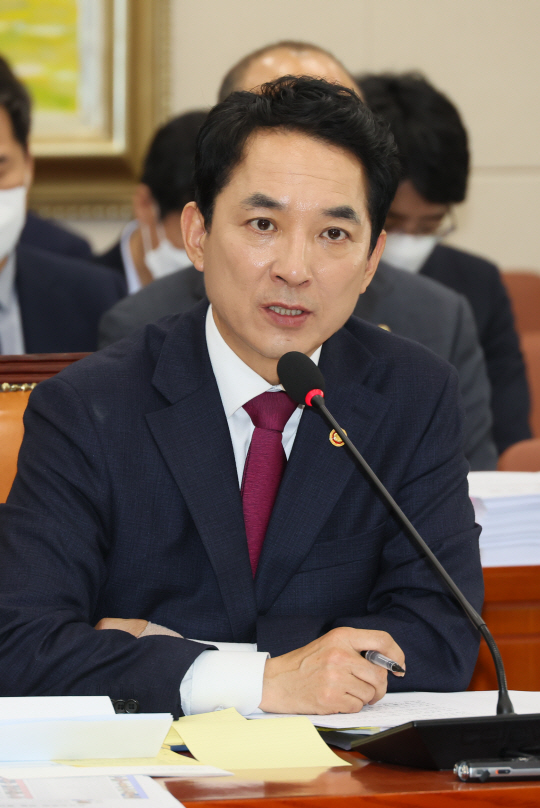 박민식 국가보훈부 장관 후보자가 22일 국회 정무위원회에서 열린 인사청문회에서 의원질의에 답변하고 있다. 연합뉴스