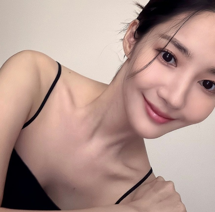 [서울=뉴시스] 배우 박민영이 약 4개월 만에 소셜미디어 활동을 재개했다. (사진=박민영 인스타그램 캡처) 2023.05.22. photo@newsis.com *재판매 및 DB 금지