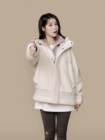 신세계백화점이 역시즌 행사로 선보이고 있는 블랙야크 아우터. 신세계 제공