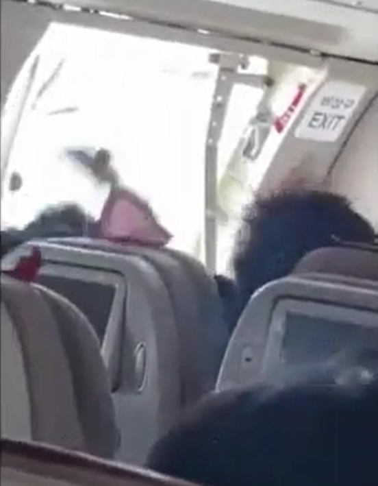 아시아나 항공 대구공항 개문착륙 영상캡처. 연합뉴스