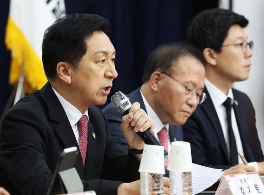 국민의힘 김기현 대표가 1일 오전 경기도 수원시 경기도당에서 열린 현장최고위원회의에서 발언하고 있다. 연합뉴스