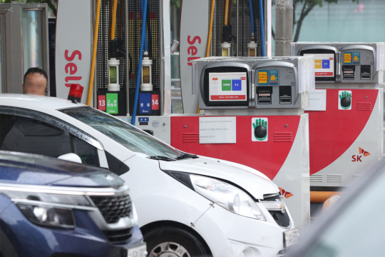 사진은 지난달 28일 서울의 한 주유소. 연합뉴스