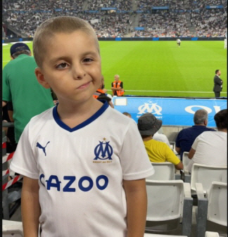 마르세유 유니폼을 입은 겐조.