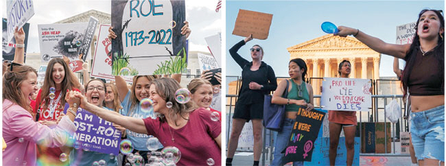 미국 연방대법원이 낙태권 보장 판례를 폐기한 지난해 6월 24일 워싱턴DC 연방대법원 앞에 모인 낙태 반대론자들이 활짝 웃는 얼굴로 서로 손을 맞잡으며 기뻐하고 있다(왼쪽 사진). 미 낙태권 옹호론자들이 25일 워싱턴DC 연방대법원 앞에서 전날 대법원의 ‘로 대 웨이드’ 판결 폐기를 비난하는 집회를 벌이고 있다.  AP로이터연합뉴스