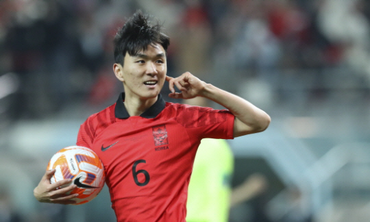 축구 국가대표팀의 미드필더 황인범. 뉴시스