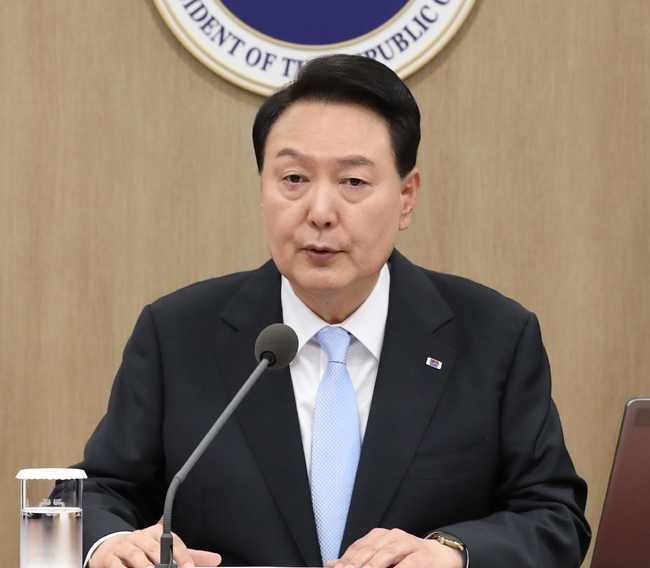 윤석열 대통령이 지난 13일 서울 용산 대통령실 청사에서 열린 국무회의를 주재하고 있다. 뉴시스