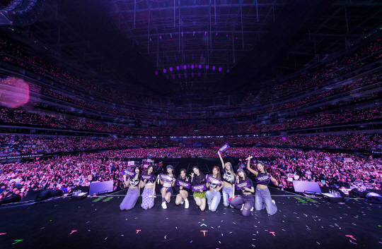 트와이스 LA 소파이 스타디움 공연