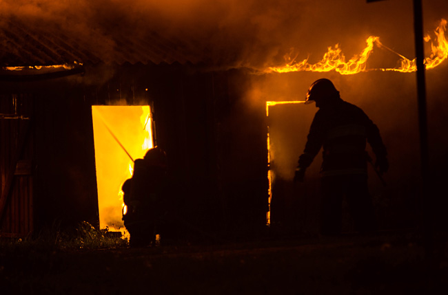 화재를 진압하는 소방관 이미지. 기사 내용과 직접 관련 없음. 게티이미지뱅크