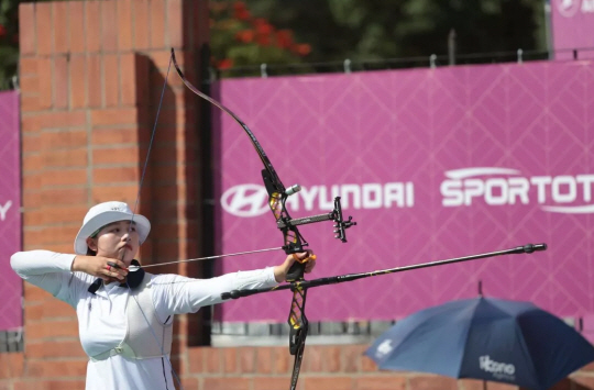한국체대의 임시현이 19일 오전(한국시간) 콜롬비아 메데인에서 열린 대회 마지막 날 여자 개인전 결승에서  활시위를 당기고 있다. WA 홈페이지 캡처