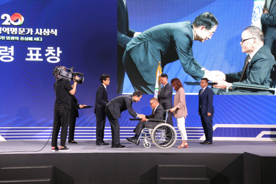 병무청은 국내에서 최초로 1대부터 4대에 속한 모든 구성원이 나라를 병역 의무를 마친 ‘4대 병역 명문가’가 탄생했다고 21일 밝혔다. 국가보훈부 제공