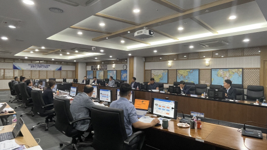 부산항만공사(BPA, 사장 강준석)는 지난 27일 본사에서 ‘2023년 제4차 부산항 컨테이너터미널 운영사 사장단 간담회’를 개최했다. 부산항만공사 제공
