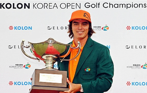 2011년 코오롱 한국오픈에서 우승한 리키 파울러가 환하게 웃고 있다.  코오롱 한국오픈 홈페이지 캡처