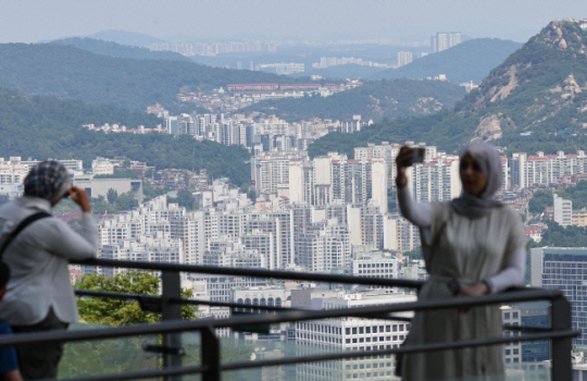 서울 남산에서 바라본 서울의 아파트 전경. 연합뉴스