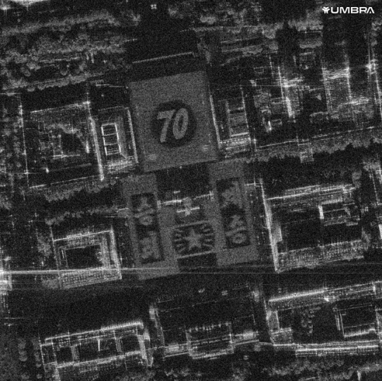 카드섹션으로 표현된 듯한 ‘70’, ‘승리’, 계승‘ 문구. 트위터 @Todd Master 캡처