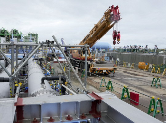 도쿄전력은 지난 21일 후쿠시마 제1원전의 오염수 방류를 위한 설비를 외국 기자들에게 공개했다. 준비를 마친 희석·방류 설비의 모습. 연합뉴스.