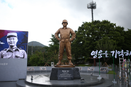 지난달 21일 경북 칠곡군 다부동전적기념관 일대에 세워진  6·25 전쟁 영웅 백선엽 장군 동상. 국가보훈부 제공