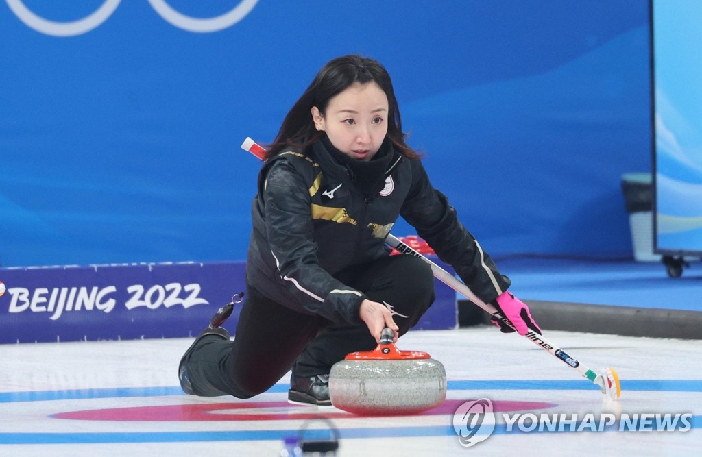 2022 베이징 동계올림픽에서 스톤 투구하는 후지사와 사쓰키[연합뉴스 자료사진]
