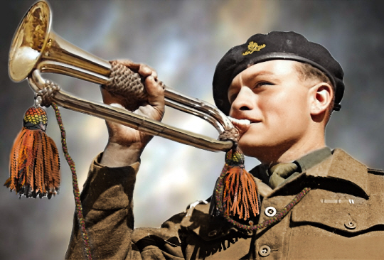 영국 ‘브리튼스 갓 탤런트’ 우승자로 ‘정전 70주년’ 기념식 등에서 아리랑을 열창하는  콜린 새커리 영국 왕립 포병부대 포병. 젊은시절 모습 컬러로 복원된 사진.국가보훈부 제공