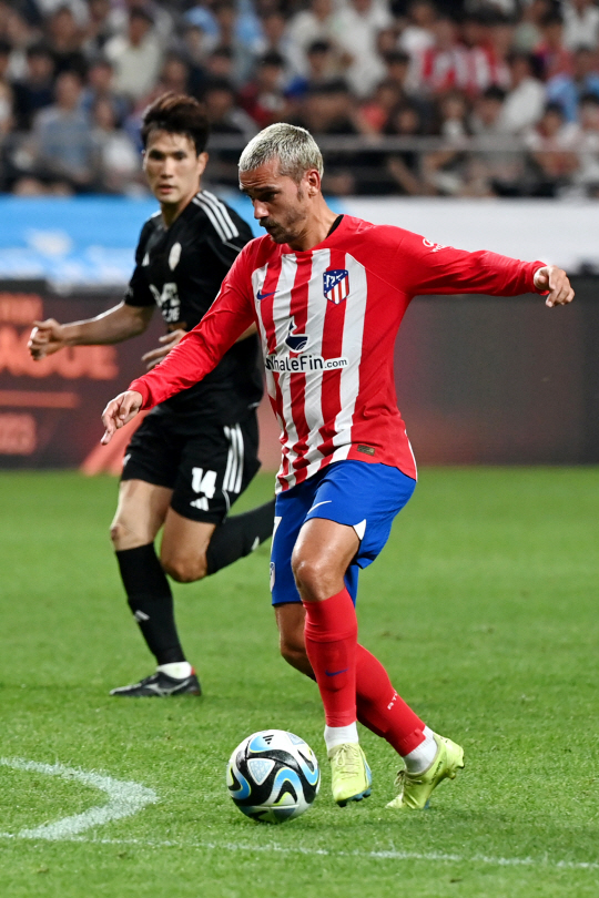 AT마드리드 앙투안 그리즈만이 드리블하고 있다. 문호남 기자