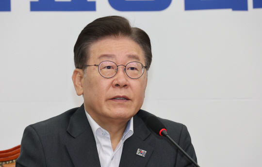 이재명 더불어민주당 대표가 28일 국회에서 열린 최고위원회의에서 발언하고 있다. 연합뉴스